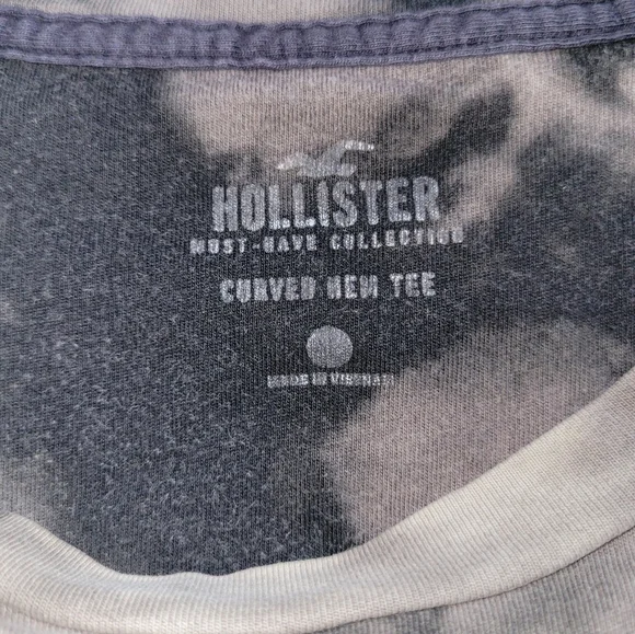 Hollister Black and Gray Curved Hem Tee - Picture 3 of 6